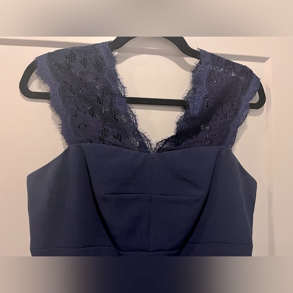 Sophisticated Midnight Blue Knee Length Dress with Lace capped sleeves / Size 4 - Picture 4 of 8